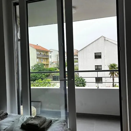 Mall Of With Garage Apartment *