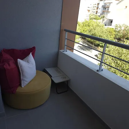 Apartment Mall Of With Garage Split